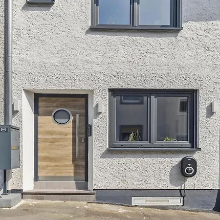 2 Bedroom Cozy In Holiday home